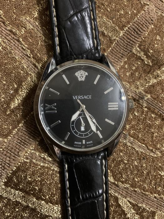 Продаю часи versace