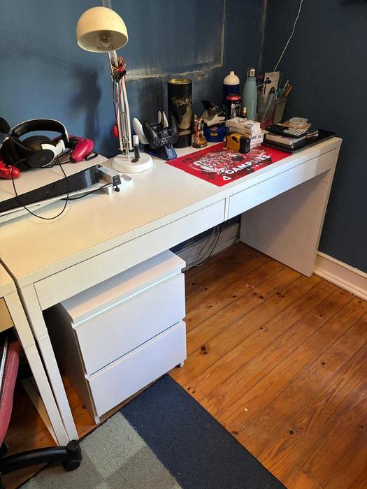 Secretária de quarto jovem