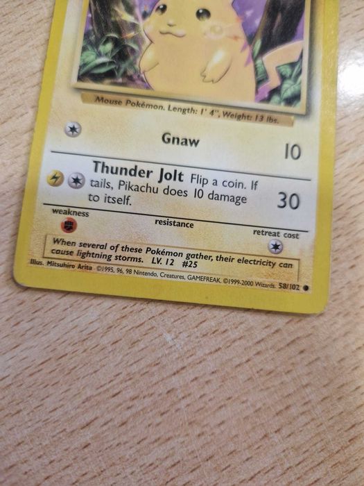 Carta Pokémon Pikachu Original 1999 - Edição rara Shadowless