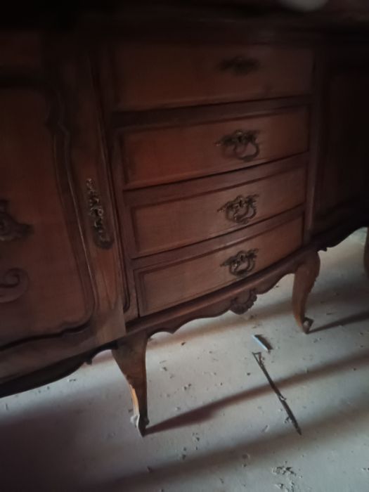 Aparador de sala antigo