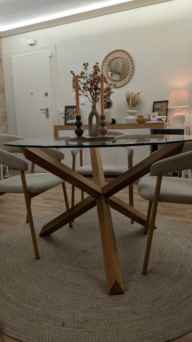 Mesa de Jantar Redonda em Vidro e Madeira - Design Moderno