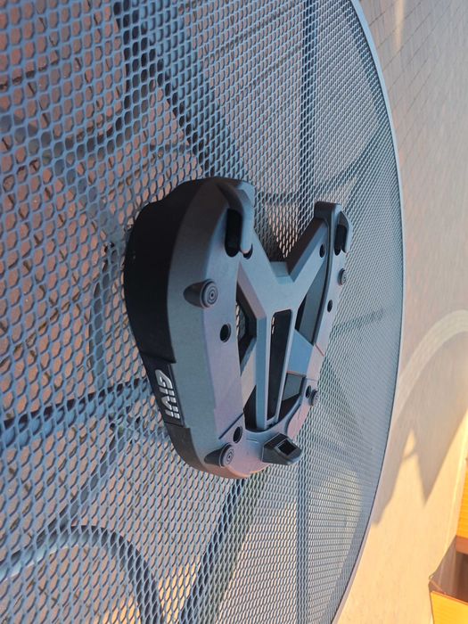 Kufer centralny GIVI V47nn