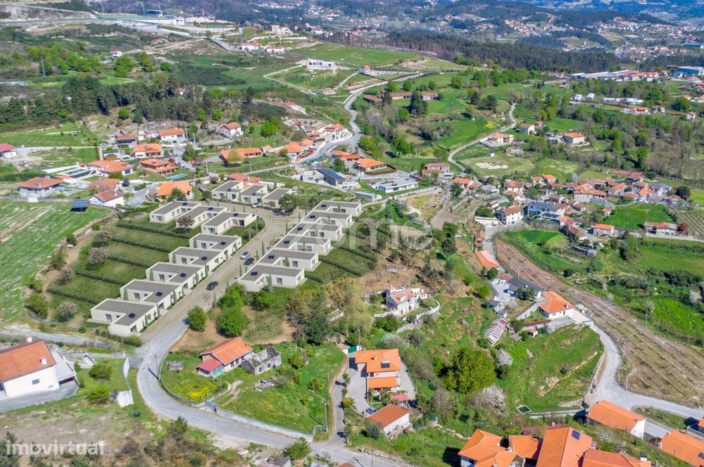 Quinta com terrenos para construção em Louredo, Amarante