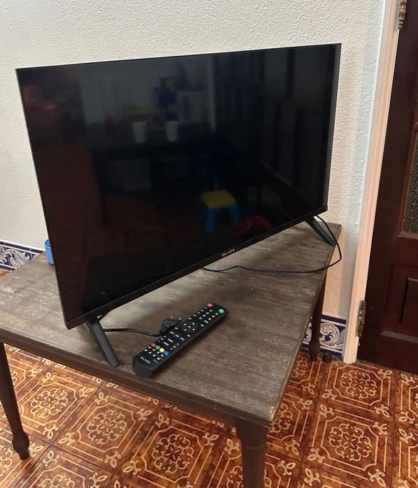 Vendo tv 32 polegadas Silver