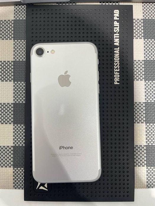 iPhone 7, Silver, 32 GB
