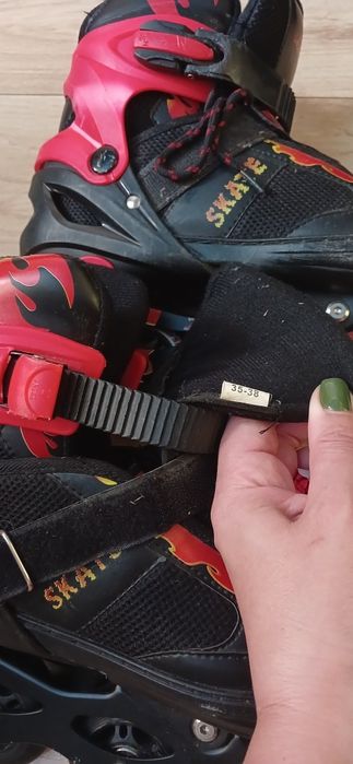 Дитячі яскраві майже нові ролики рр 35 38,