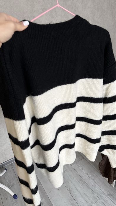 Свитер в полоску