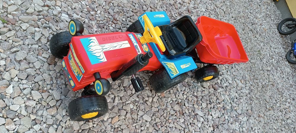 Nowy traktor z przyczepą idealny na prezent