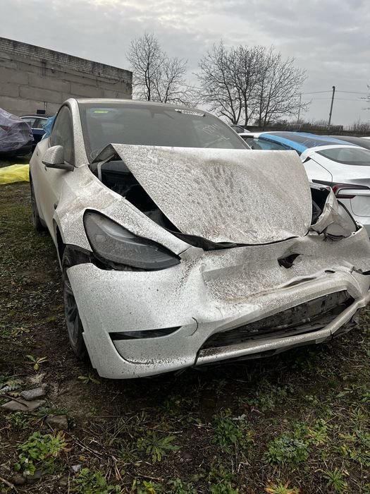 Відновлення Tesla після ДТП та інші авто