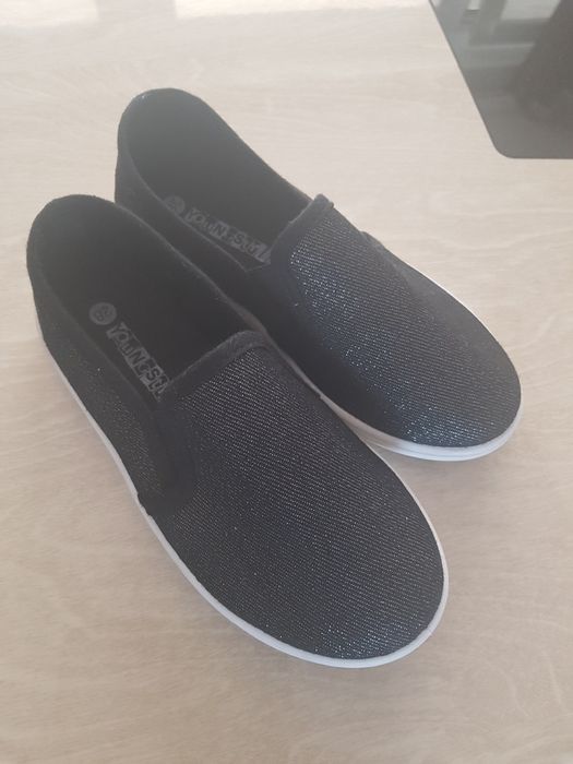 Tenisówki dla dziewczynki  28