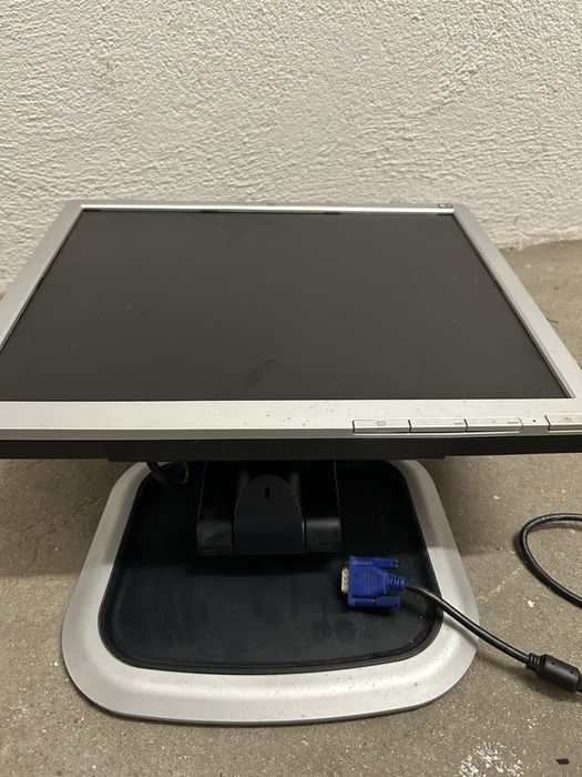HP Monitor  19 HP L1950