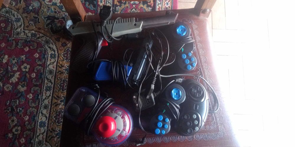 Consolas Retro e Joysticks (equipamentos novos e usados)