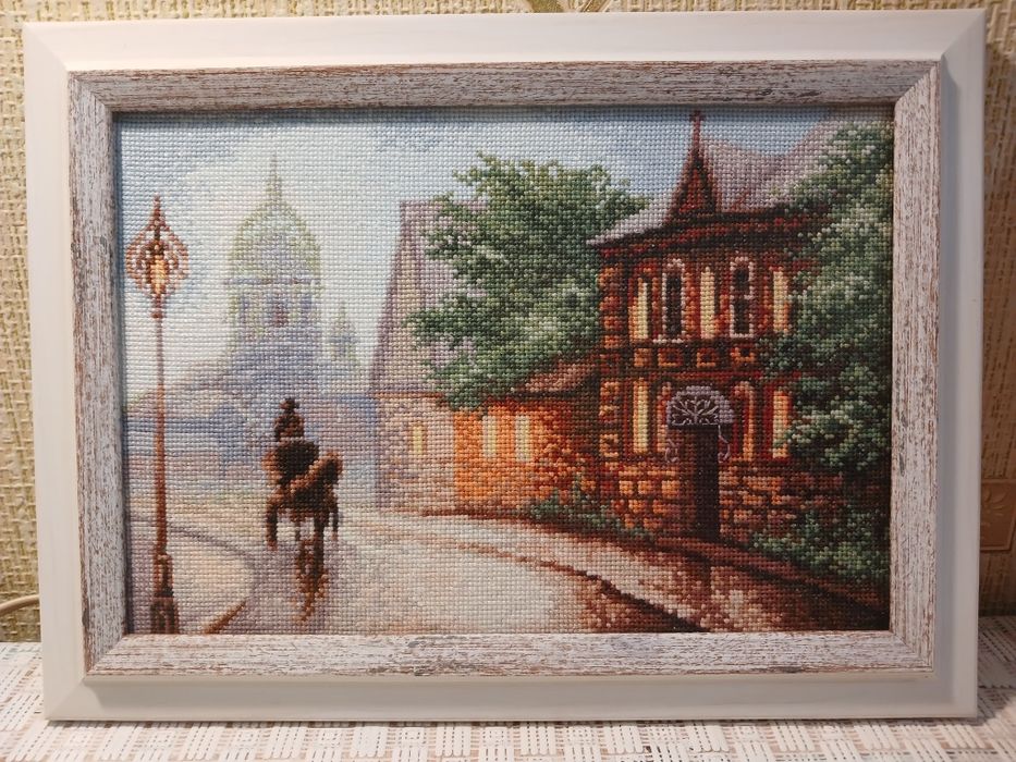 Продам картини вишиті хрестиком,бісером.