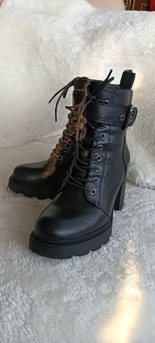 Buty zimowe na obcasie