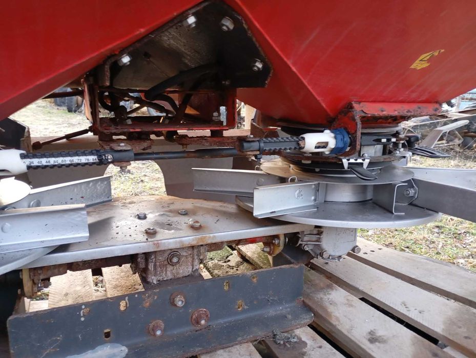 Розкидач міндобрива Kverneland