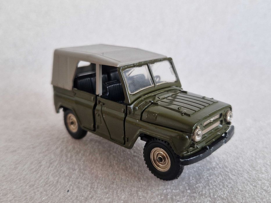 УАЗ 469 А34 в цвете ХАКИ. Днище метал. Масштабная модель 1:43 СССР