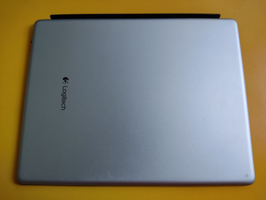 Клавиатура Logitech Ultrathin Keyboard Cover для iPad 2 и iPad 3