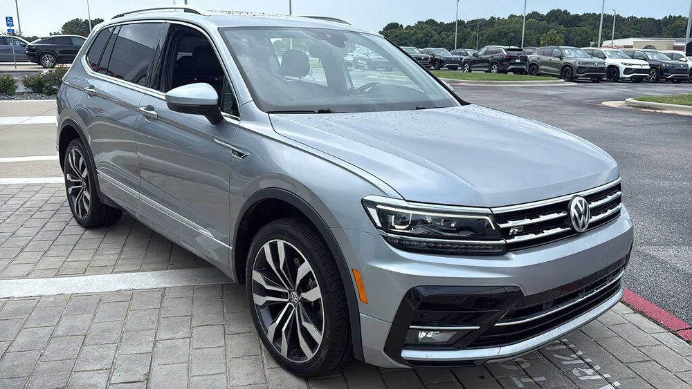 Volkswagen Tiguan      2021