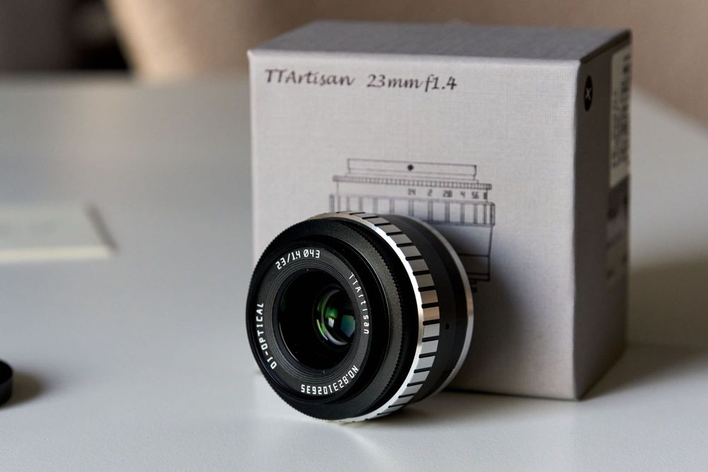 Обʼєктив TTArtisan 23mm f/1.4 X для Fujifilm (Black & Silver)