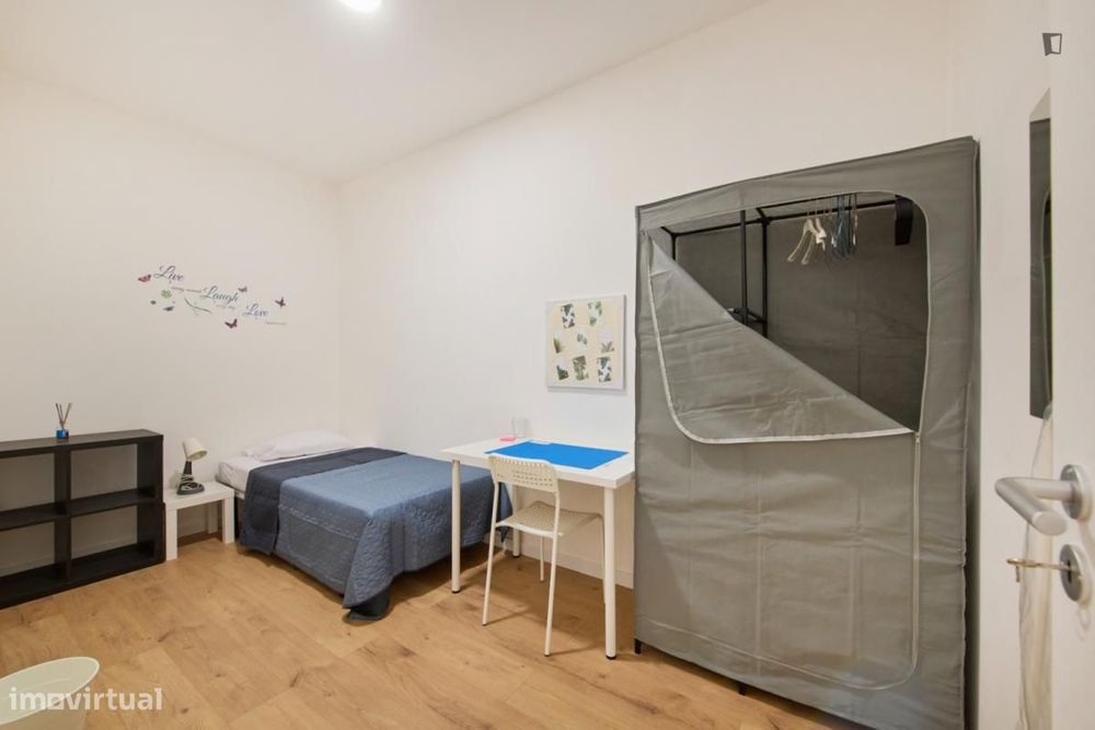 Quarto - localizado em Arroios Lisbon