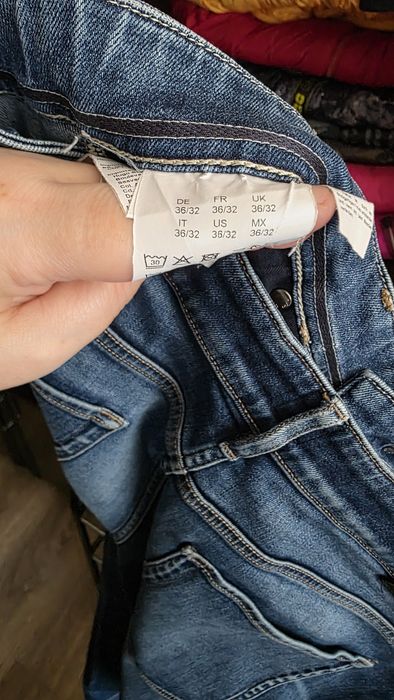 Spodnie jeansowe męskie Hugo Boss  36/32.