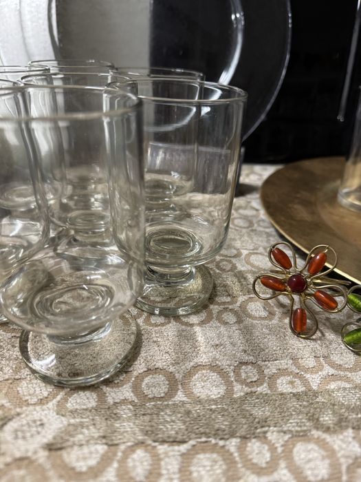 Copo de vidro com pé classico