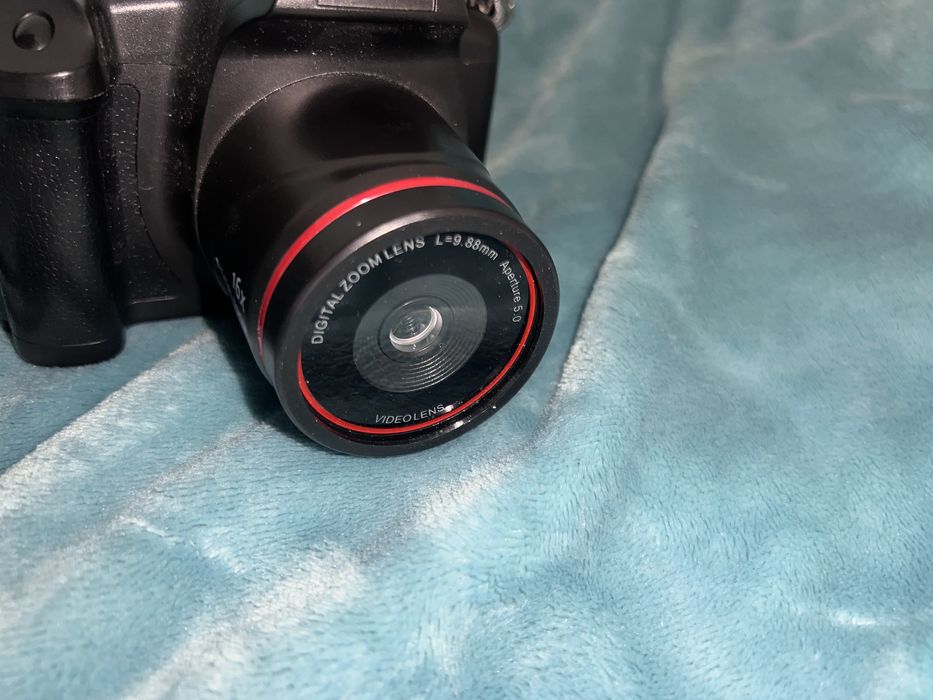 Aparat camera 16.0 Mega. pixel i Karta Pamięci w cenie aparatu