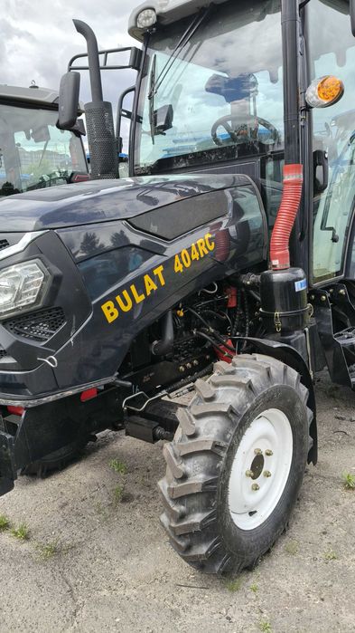 Трактор БУЛАТ 404RС з кабіною рівна підлога реверс