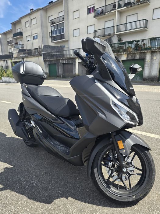 Honda Forza 125 Novíssima com Topcase