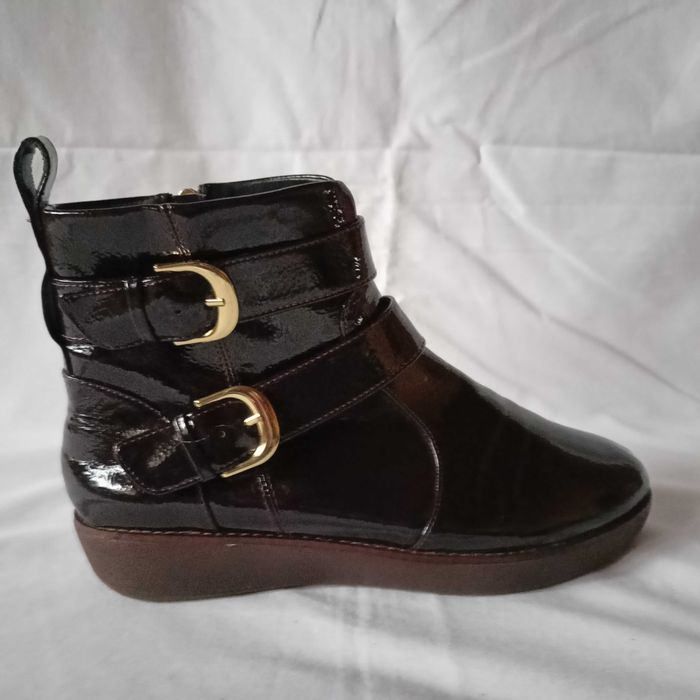 fitflop roz. 38 / UK 5 /- dł. wkł. 24,2 c skóra lakierowana- stan bdb