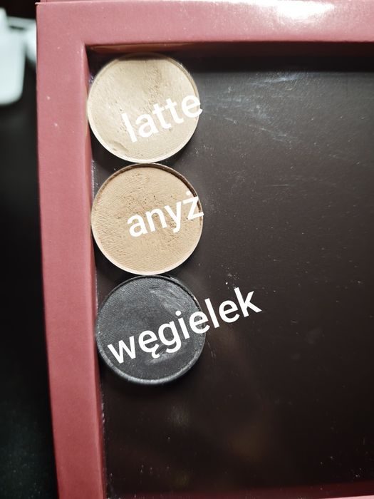 Cienie z glamshop,każdy po 6 zł .  .