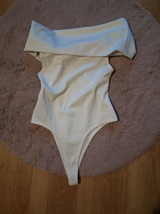 Body białe Boohoo 40-L nowe ,odkryte ramiona z klasą szykowne glamour
