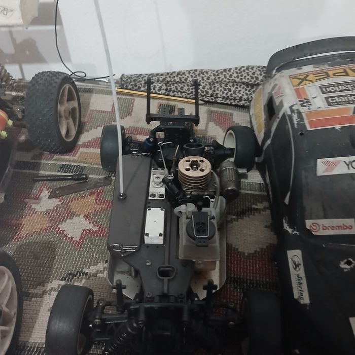 2 carrros a gasolina troco por rc 1/10 ou 1/24 e 1/18