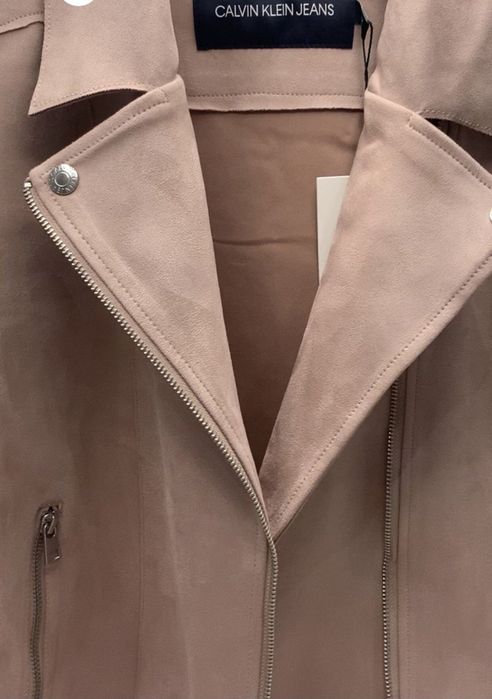 Курта Calvin Klein.