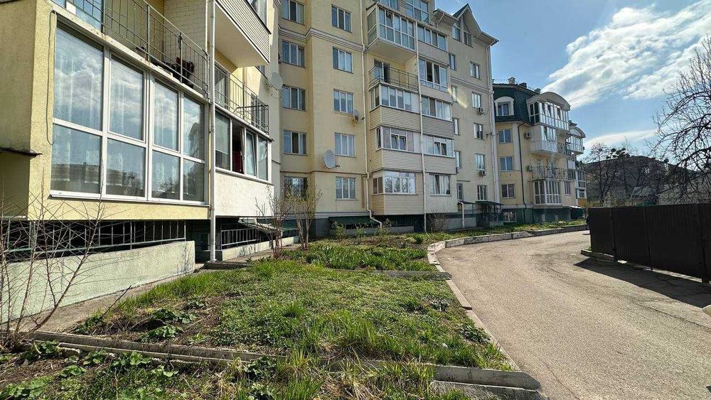 Продаж: цокольне приміщення вул. Толстого, 125а