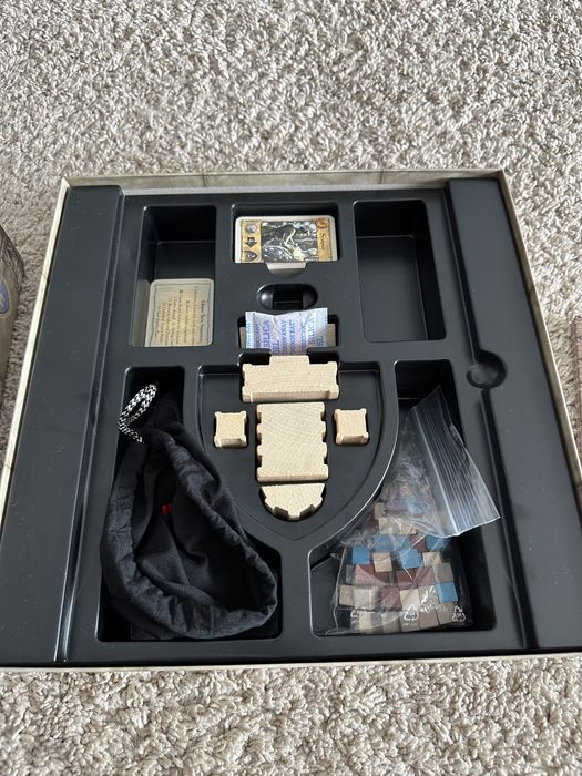 Pillars of the Earth - Ken Follett