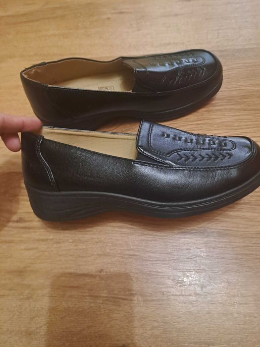 Buty damskie rozm 38 nowe.