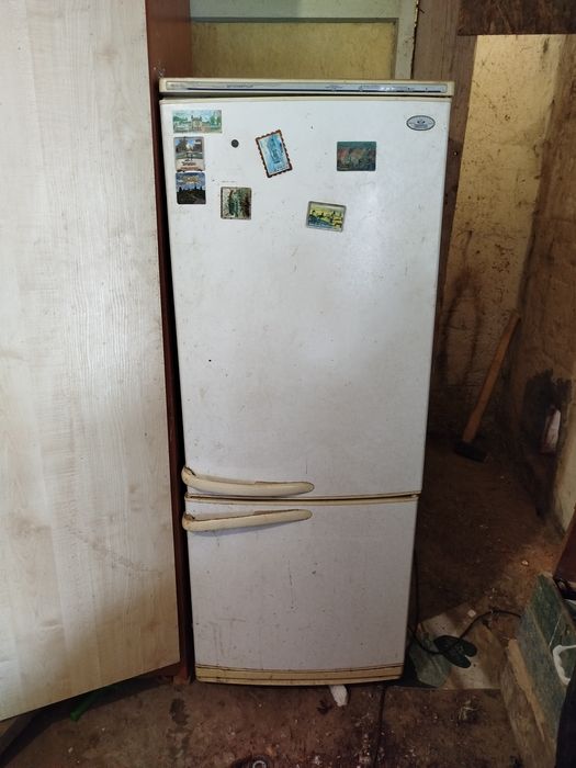 Продам холодильник 1000 грн