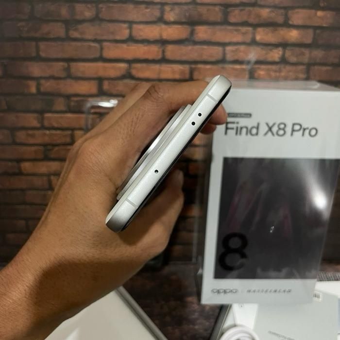 OPPO find x8 pro 16gbs RAM 512 internos