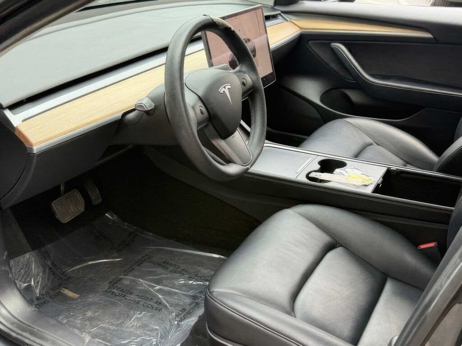 Tesla Model 3 Long Range      2022