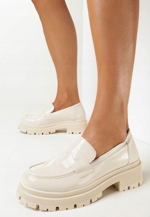 Beżowe Mokasyny Lakierowane R 40