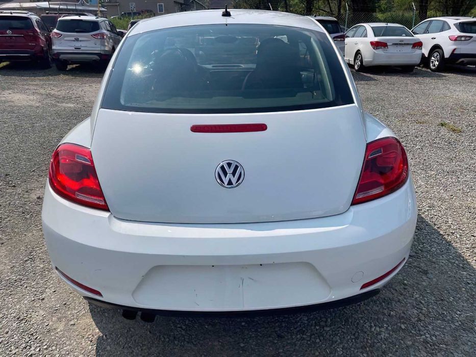 Volkswagen Beetle      2015