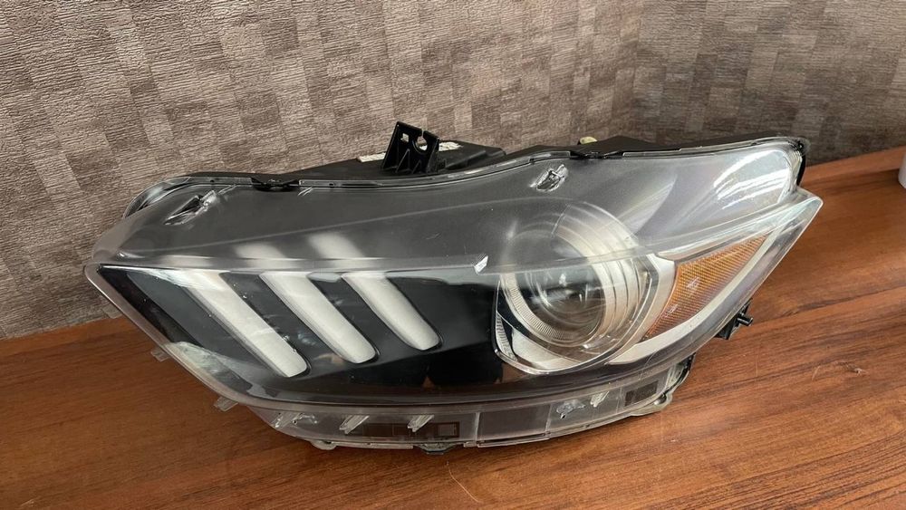 Фара передняя левая в сборе Ford Mustang mk6 15-17 ксенон оригинал