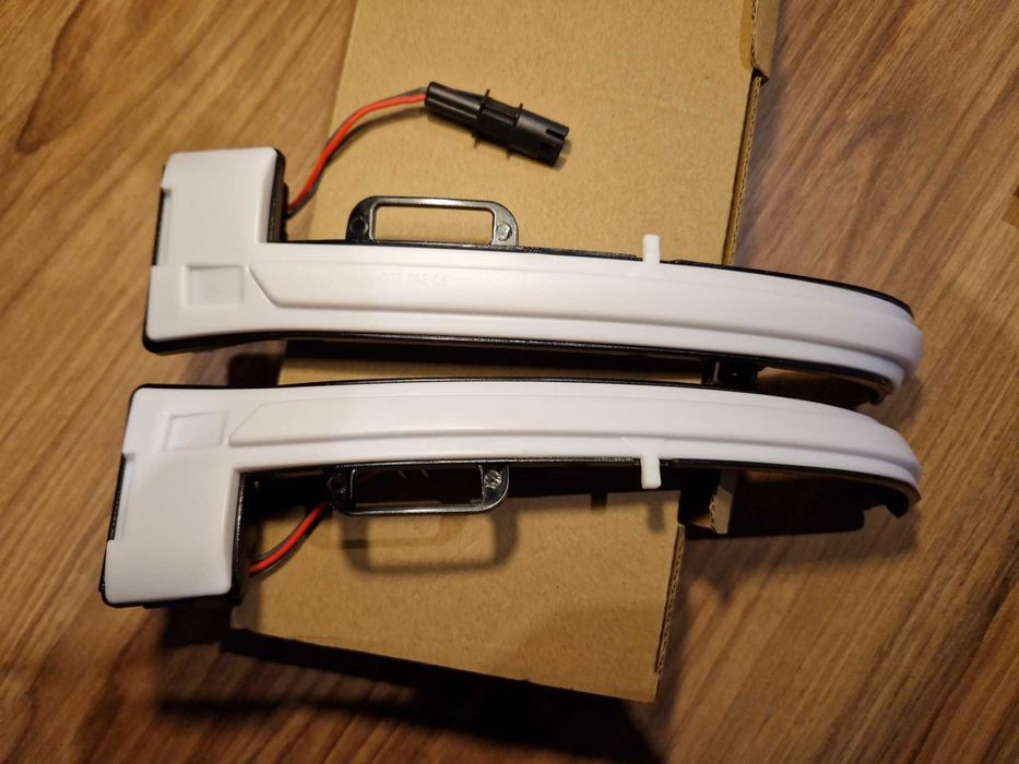 Dynamiczny kierunkowskaz LED Peugeot 308 T9 308 SW II Mk2 2013 - 2019