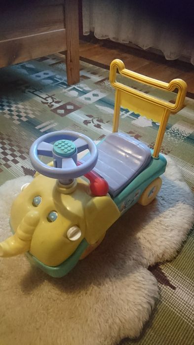 Auto dla malucha. Chodzik. Pchacz.