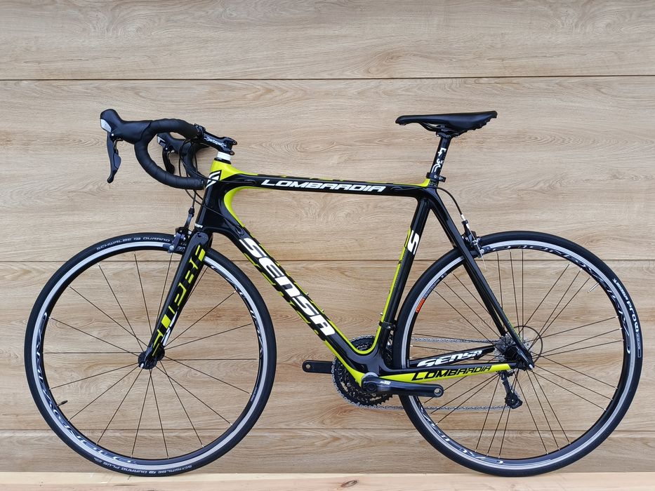 Rower szosowy Sensa Lombardia full carbon Shimano 105 koła Campagnolo