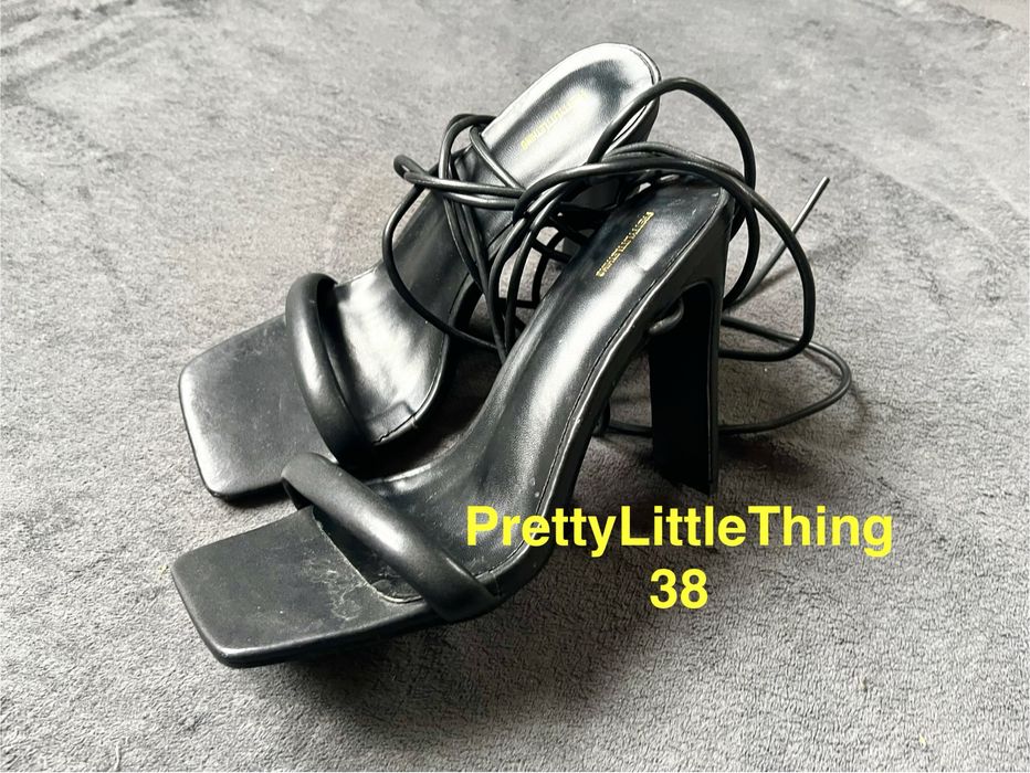 PrettyLittleThing sandały na obcasie słupku wiązane 38 czarne