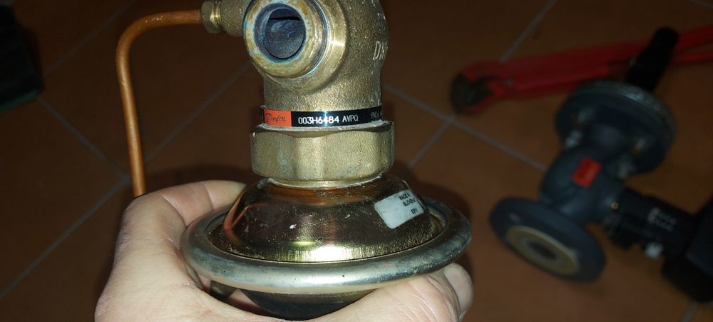 Sprzedam siłownik Danfoss VF2 oraz regulator różnicy ciśnień Danfoss