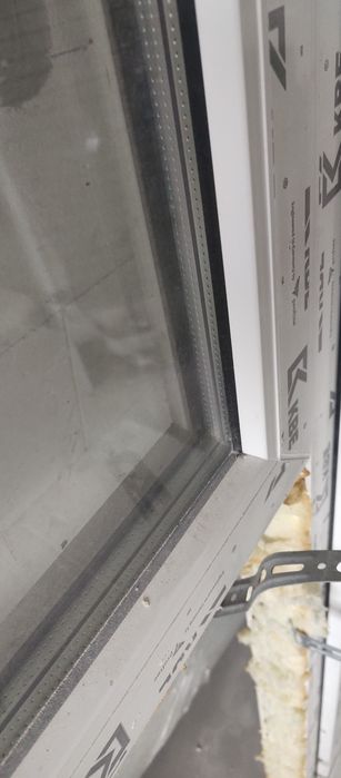 Продам б.у балконную дверь