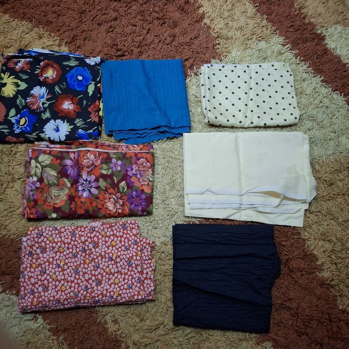 Відрізки тканини нові різні